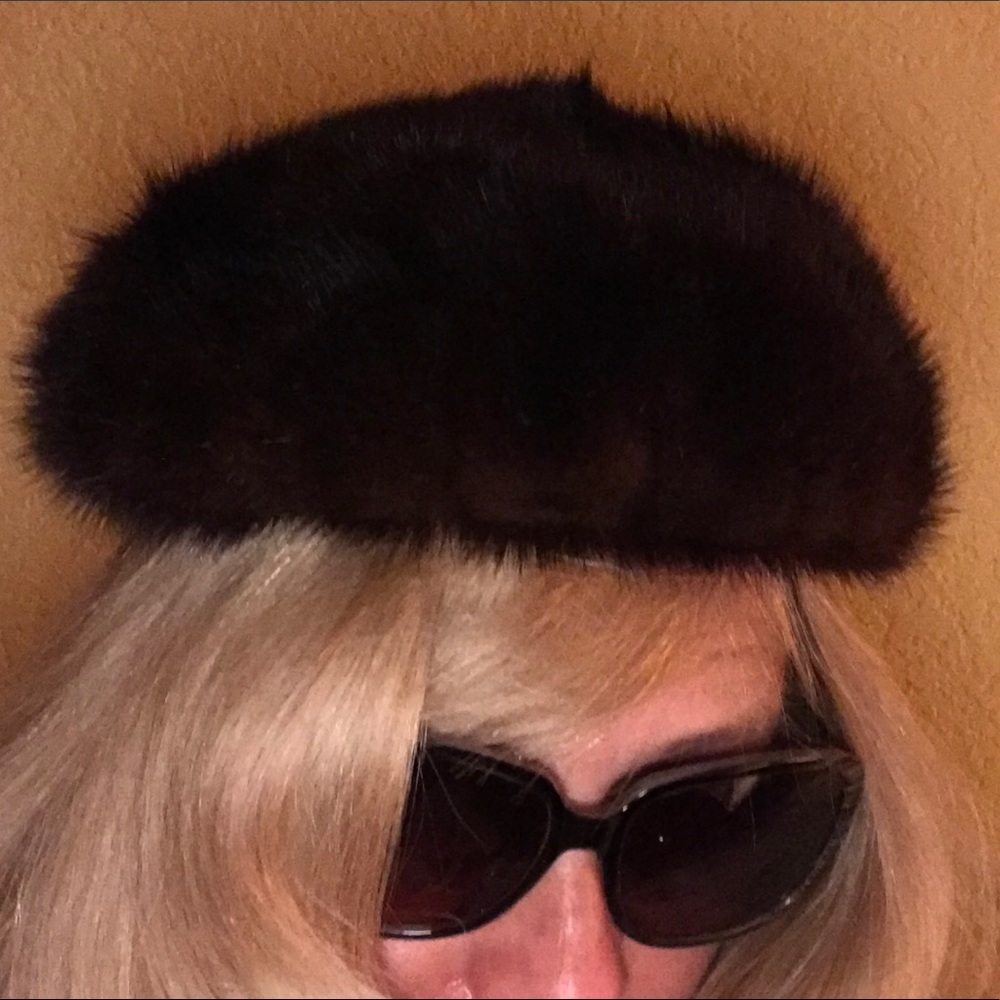 VINTAGE Tam type fur hat looks like mink
